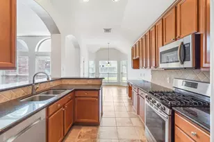 2501 Shady Falls Ln, Pearland, TX 77584 - Photo 2