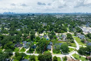1583 Sue Barnett Dr, Houston, TX 77018 - Photo 36