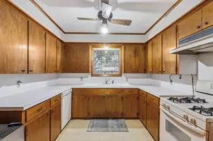 3010 Lamar Cir, El Campo, TX 77437 - Photo 8