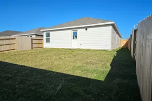 722 Falling Cave Dr, Willis, TX 77378 - Photo 4