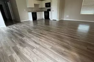 627 W Live Oak St, Angleton, TX 77515 - Photo 8