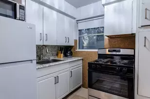 109 Fargo, Houston, TX 77006 - Photo 2