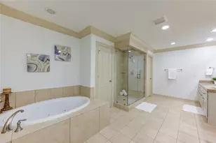 13606 Teal Bluff Ln, Houston, TX 77077 - Photo 32