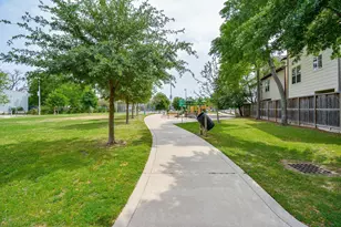 909 W 22nd St, Houston, TX 77008 - Photo 34