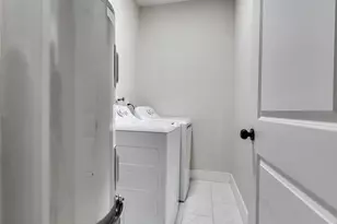 819 E 40th St, Houston, TX 77022 - Photo 16