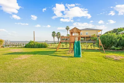 815 5th Street, Dickinson, TX 77539 - Photo 2