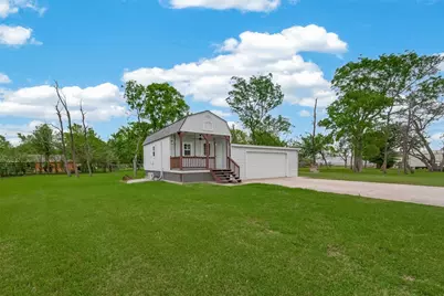 109 Queens Court, Baytown, TX 77520 - Photo 2