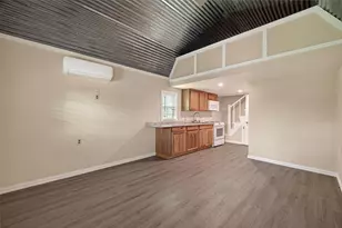 109 Queens Ct, Baytown, TX 77520 - Photo 8