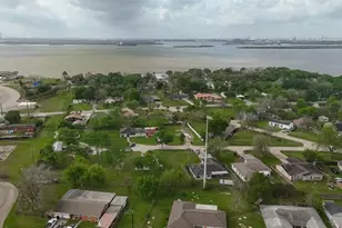 109 Queens Ct, Baytown, TX 77520 - Photo 28