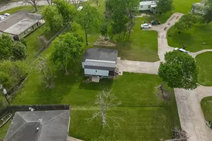 109 Queens Ct, Baytown, TX 77520 - Photo 26