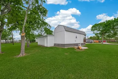 109 Queens Court, Baytown, TX 77520 - Photo 18
