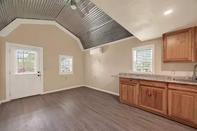 109 Queens Court, Baytown, TX 77520 - Photo 10