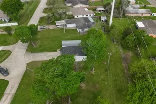 109 Queens Ct, Baytown, TX 77520 - Photo 26