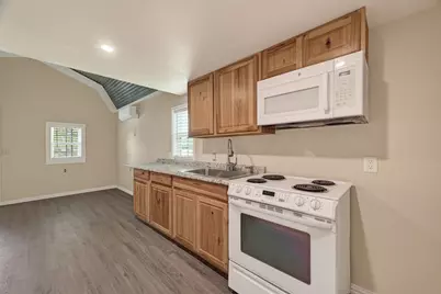 109 Queens Court, Baytown, TX 77520 - Photo 14