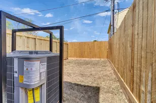 1052 North Ln, Houston, TX 77088 - Photo 28