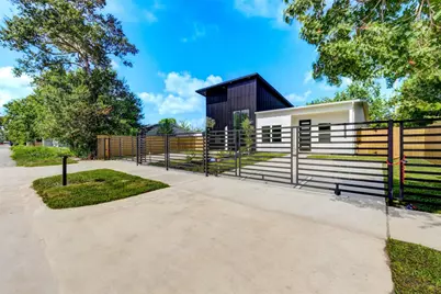 6710 Kassarine Pass #A/B, Houston, TX 77033 - Photo 2