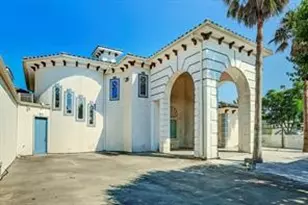 135 1st St, Dickinson, TX 77539 - Photo 4