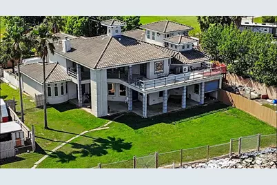 135 1st Street, Dickinson, TX 77539 - Photo 2