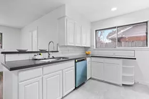 322 E Edgebrook Dr, Houston, TX 77034 - Photo 14