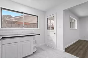 322 E Edgebrook Dr, Houston, TX 77034 - Photo 18