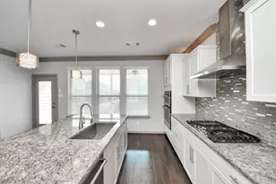 8605 Hollyoaks Creek Ln, Houston, TX 77063 - Photo 26