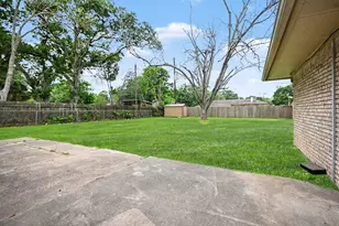 114 E Wildwinn Dr, Alvin, TX 77511 - Photo 16
