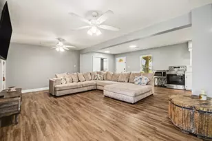 114 E Wildwinn Dr, Alvin, TX 77511 - Photo 4