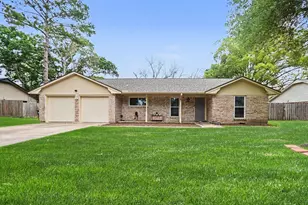 114 E Wildwinn Dr, Alvin, TX 77511 - Photo 1