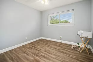 114 E Wildwinn Dr, Alvin, TX 77511 - Photo 14