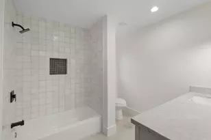 3327 Freshmeadows Dr, Houston, TX 77063 - Photo 28
