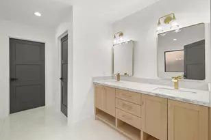 3327 Freshmeadows Dr, Houston, TX 77063 - Photo 20