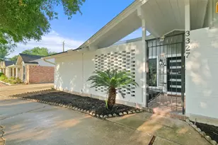 3327 Freshmeadows Dr, Houston, TX 77063 - Photo 2