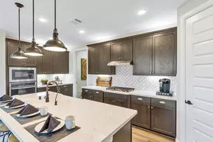 11 Shumard Oak Dr, The Woodlands, TX 77375 - Photo 8