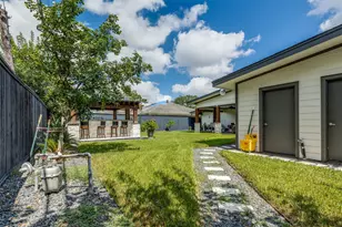 7953 Hammerly Blvd, Houston, TX 77055 - Photo 24