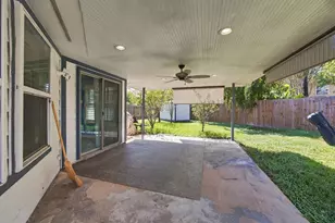8222 Soledad Dr, Houston, TX 77083 - Photo 16