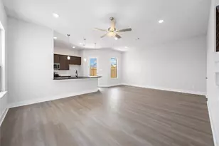 13210 Opera Dr, Houston, TX 77047 - Photo 2