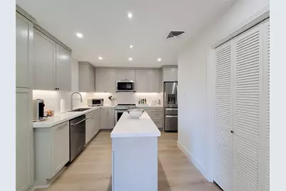 9333 Memorial Drive #320, Houston, TX 77024 - Photo 10