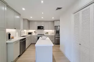 9333 Memorial Dr, Houston, TX 77024 - Photo 10