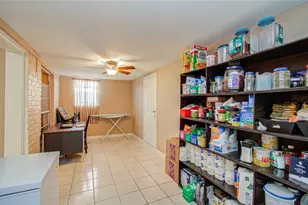 930 Centerwood Dr, Houston, TX 77013 - Photo 16
