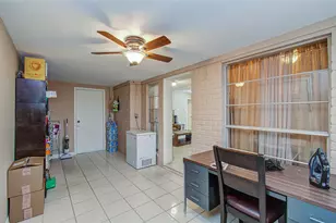 930 Centerwood Dr, Houston, TX 77013 - Photo 14