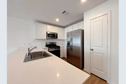 3107 Savannah Rose Drive, Angleton, TX 77515 - Photo 4