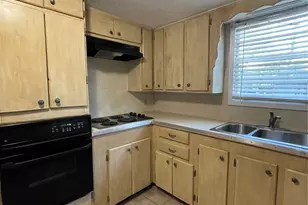 400 Mable St, Conroe, TX 77301 - Photo 4