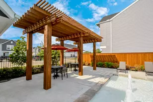 731 Strawberry Pines Ct, Houston, TX 77009 - Photo 46