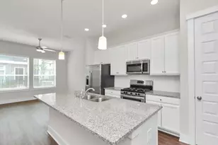 731 Strawberry Pines Ct, Houston, TX 77009 - Photo 2