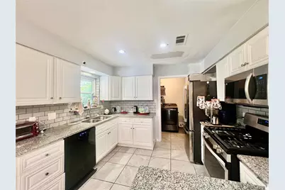 18326 Cape Bahamas Lane, Nassau Bay, TX 77058 - Photo 8