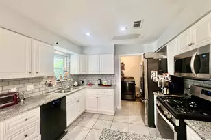 18326 Cape Bahamas Ln, Nassau Bay, TX 77058 - Photo 8