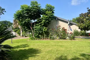 18326 Cape Bahamas Ln, Nassau Bay, TX 77058 - Photo 2