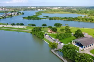 18326 Cape Bahamas Ln, Nassau Bay, TX 77058 - Photo 4