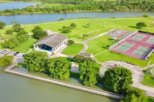 18326 Cape Bahamas Ln, Nassau Bay, TX 77058 - Photo 4