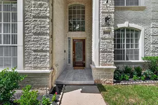 2002 Thorncrest Ct, Sugar Land, TX 77479 - Photo 4